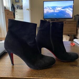 Louboutin So Kate Booty